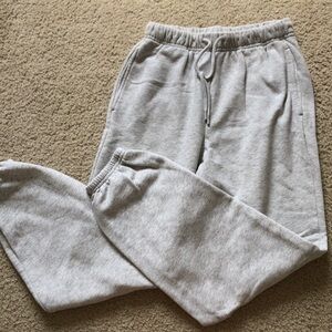 Old Navy Light grey sweatpants
Women’s extra small